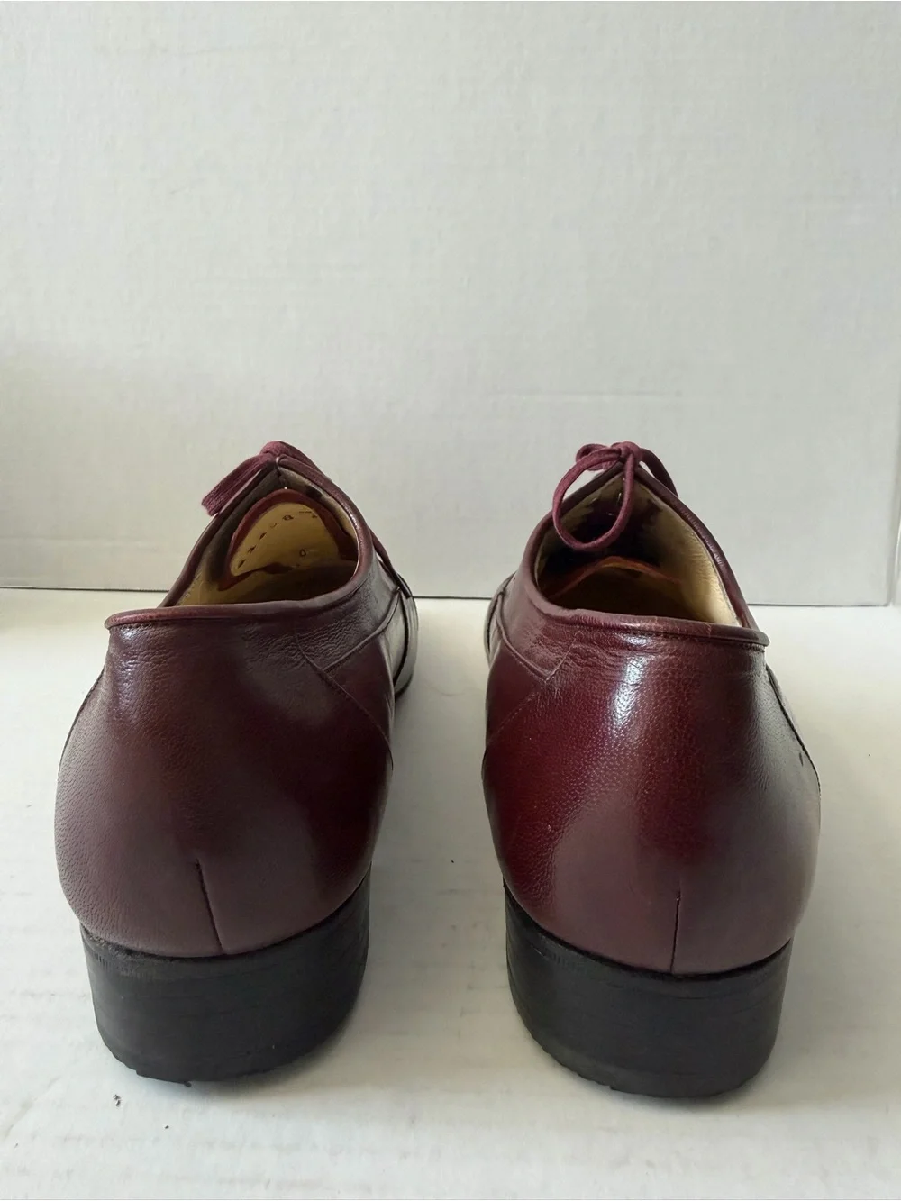 Yokshire & Hill elegant burgundy